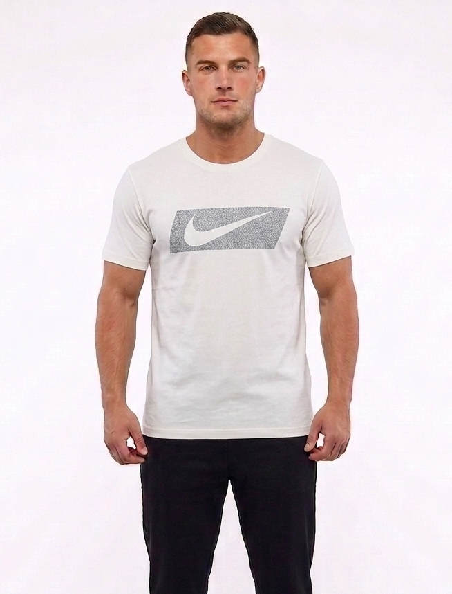 Modern Nike Logo Cotton Tee for Casual & Active Wear